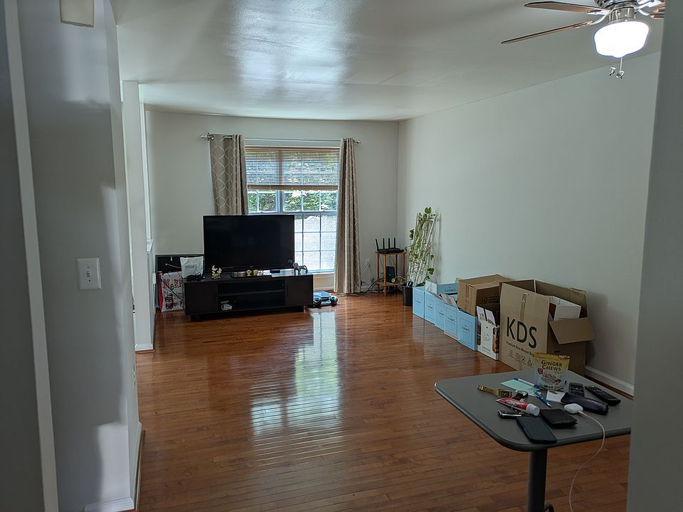1st image of 8121 Crabapple Ln