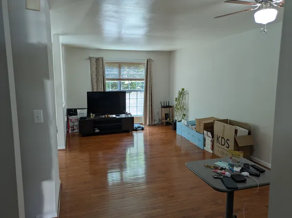 8121 Crabapple Ln, Gaithersburg, MD 20879