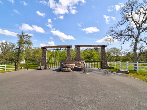 2 Saddle Summit Ln, Palo Cedro, CA 96073