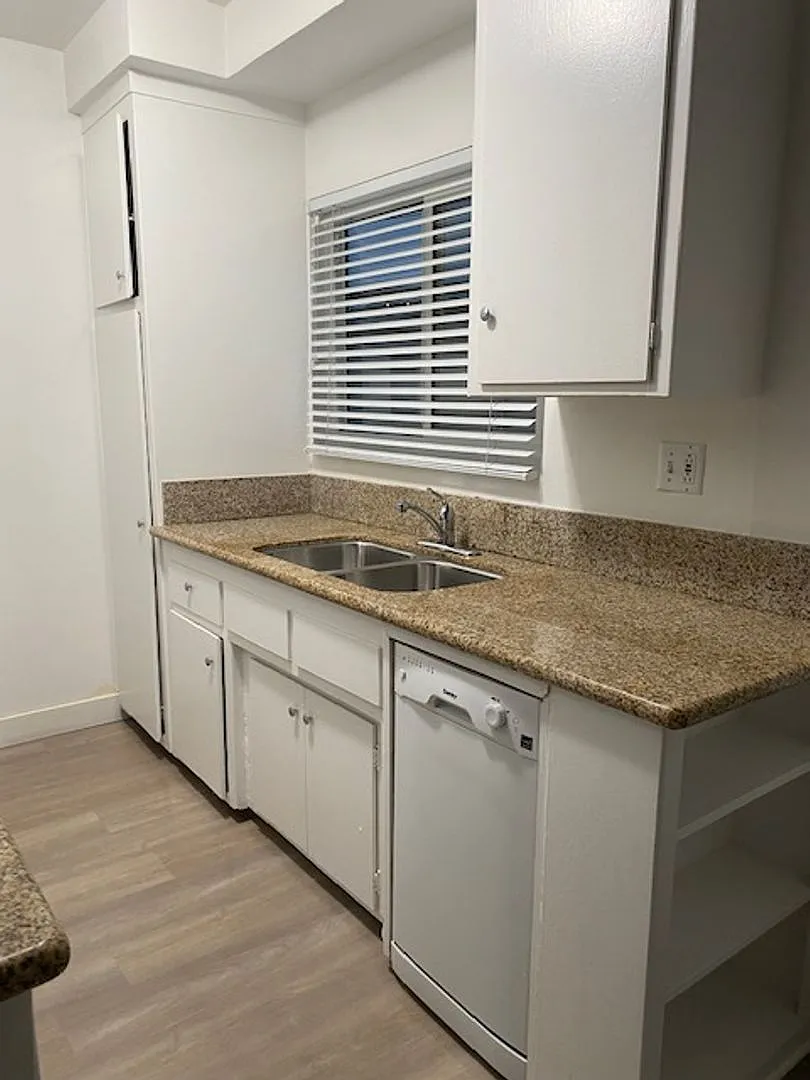 12720 Pacific Ave — Photo 3