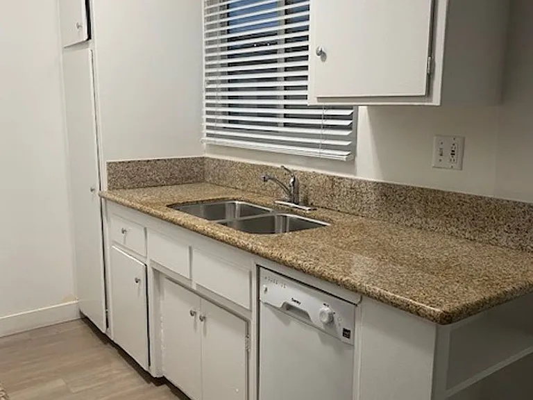12720 Pacific Ave — Photo 3