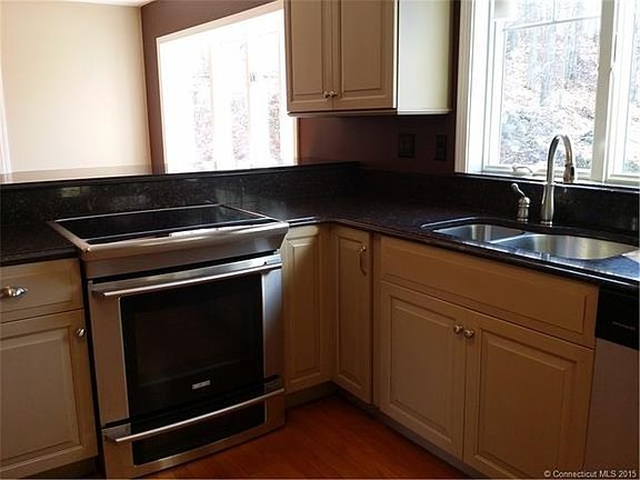 15 Hilltop Trail Salem