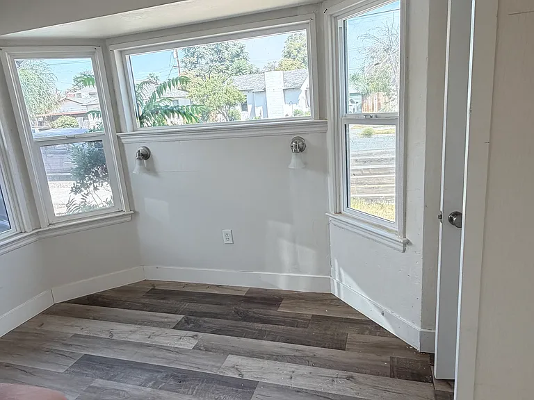 1711 Cherry St — Photo 9