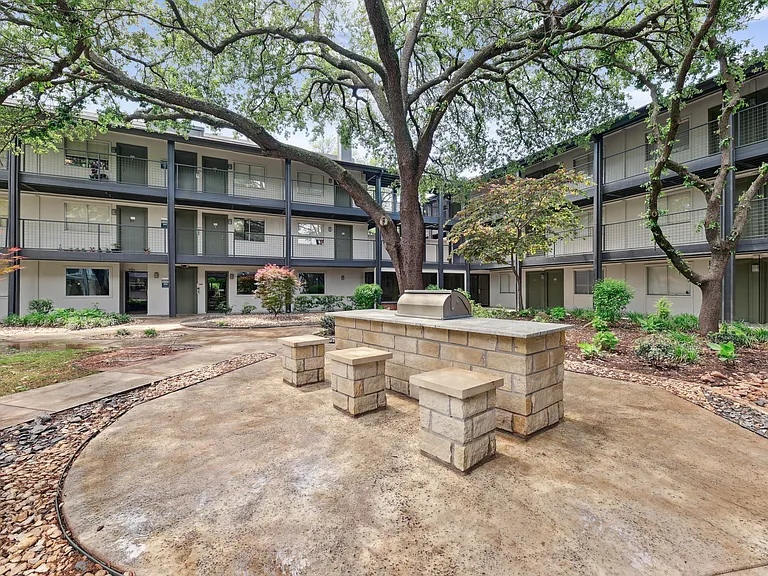 Riverfalls at Bellmar — Photo 15