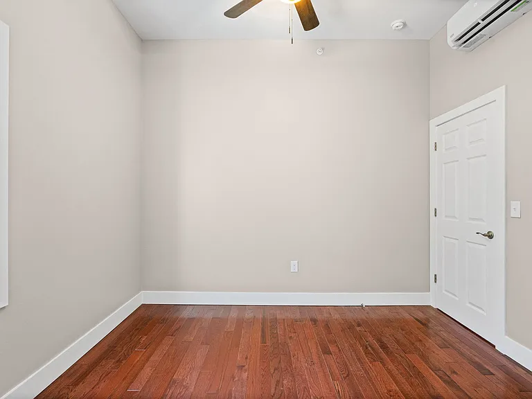 521 Warren St #4 — Photo 6