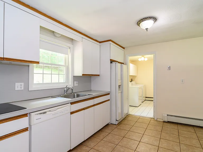 33 Eisenhower Rd — Photo 9