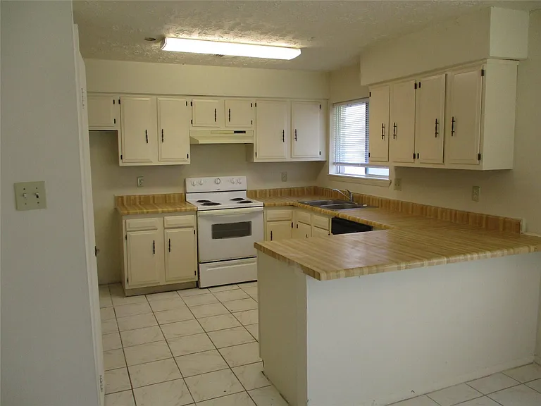 7515 Muirwood Ln — Photo 3