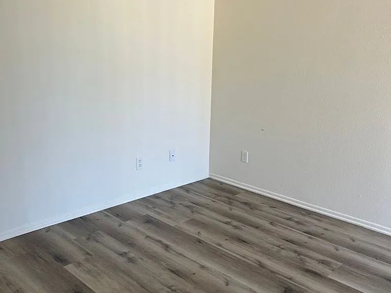 111 S Acacia Ave — Photo 16