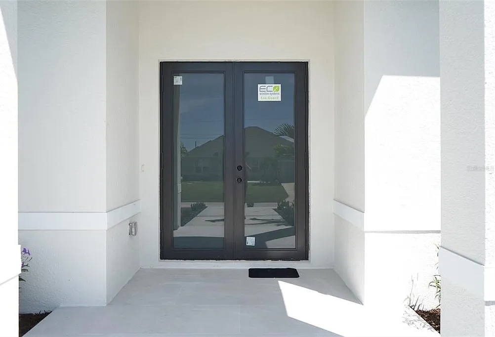 4 bed, 4.0 bath, 2462 sqft, $4,500 — Photo 2