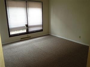 5th image of 318 Sheridan Dr APT 4