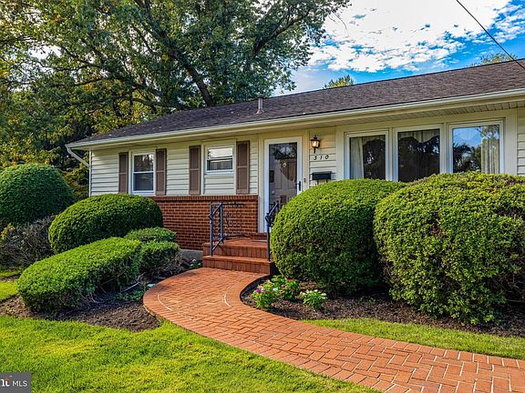 4th image of 310 Arcadian Cir SW