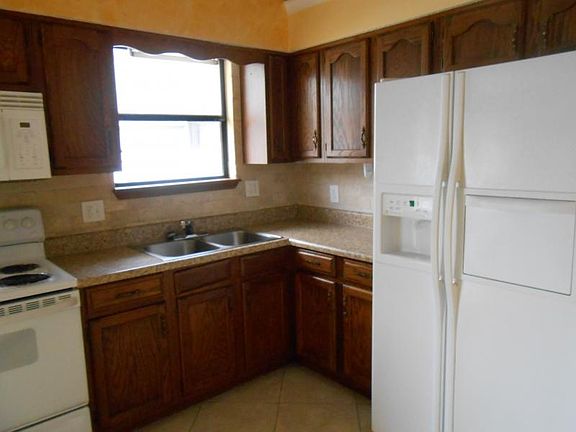 2nd image of 1327 Bay Hill Blvd #A