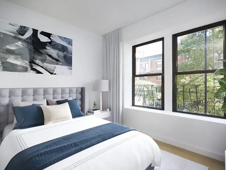 634 E 11th St #8 — Photo 3