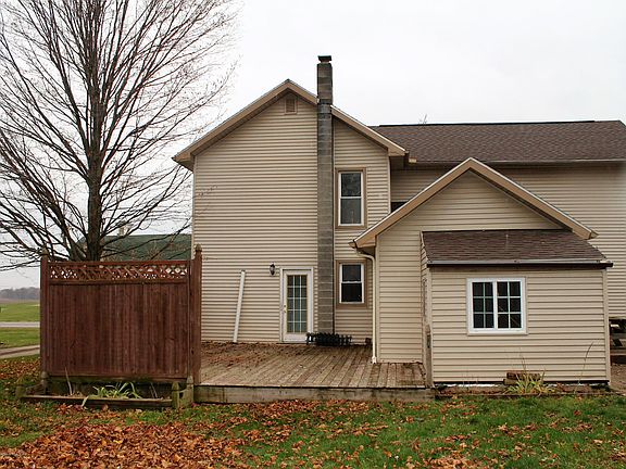4th image of 265 Maple St