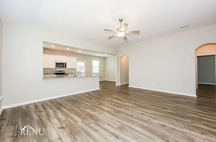 4 bed, 2.0 bath, 1803 sqft, $2,095 — Photo 4