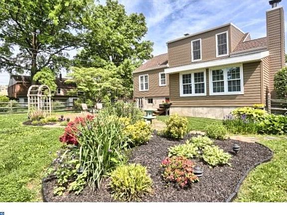 5th image of 502 Grill Ave