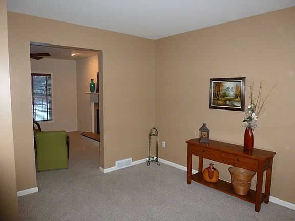 4th image of 5 Hillstone Ct