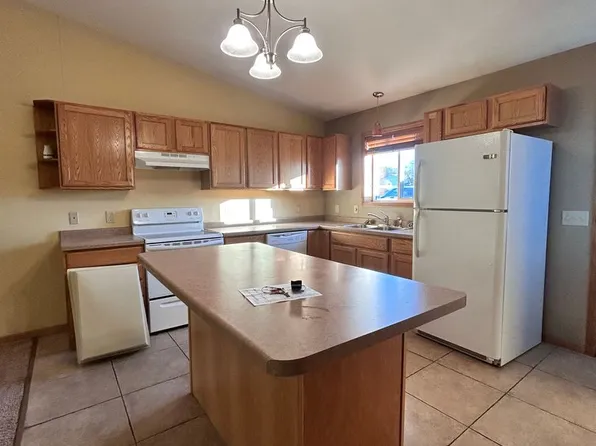 1027 Dutchman Drive, 1027 Dutchman Dr APT 3, Chippewa Falls, WI 54729