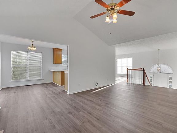 3rd image of 2135 Stoneoak Dr