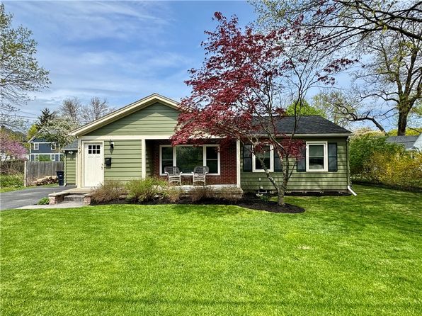 49 Rand Pl, Pittsford, NY 14534
