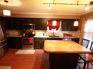 913 SE Gingerbread Ln, Blue Springs, MO 64014