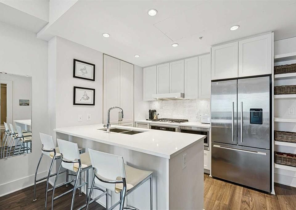 1st image of 46 W 9th St NE #402