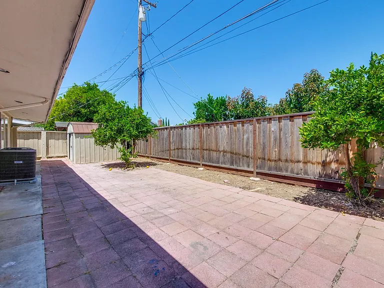 3049 Harding Ave — Photo 40