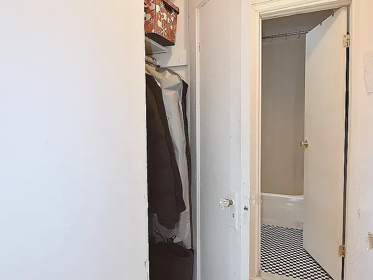 104 E 4th St #D7 — Photo 14