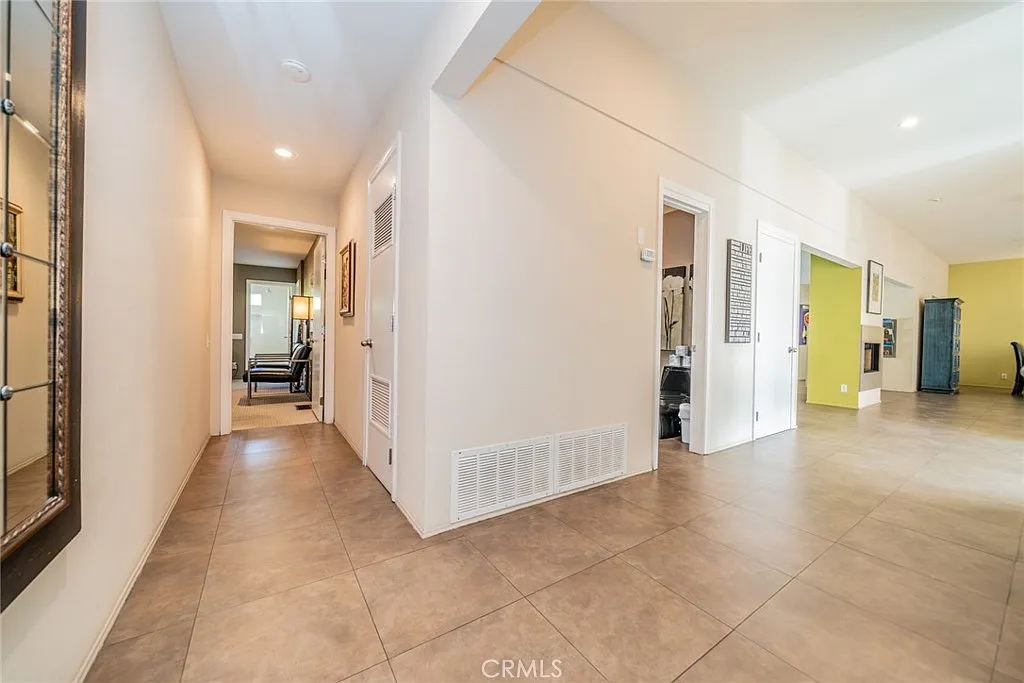 5 bed, 4434 sqft, $9,500 — Photo 3