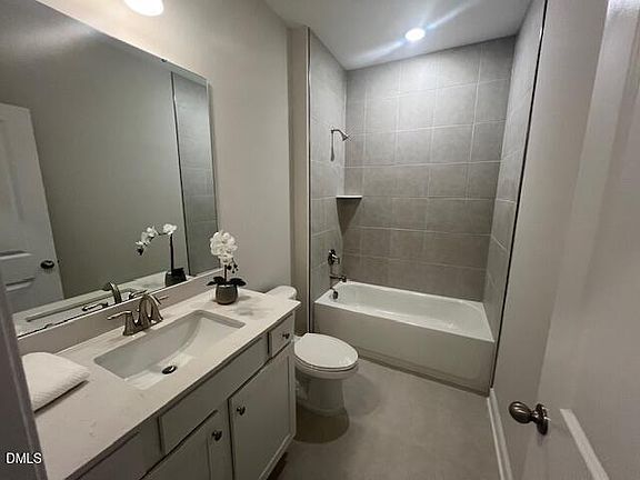 3rd image of 224 Gregory Village Dr