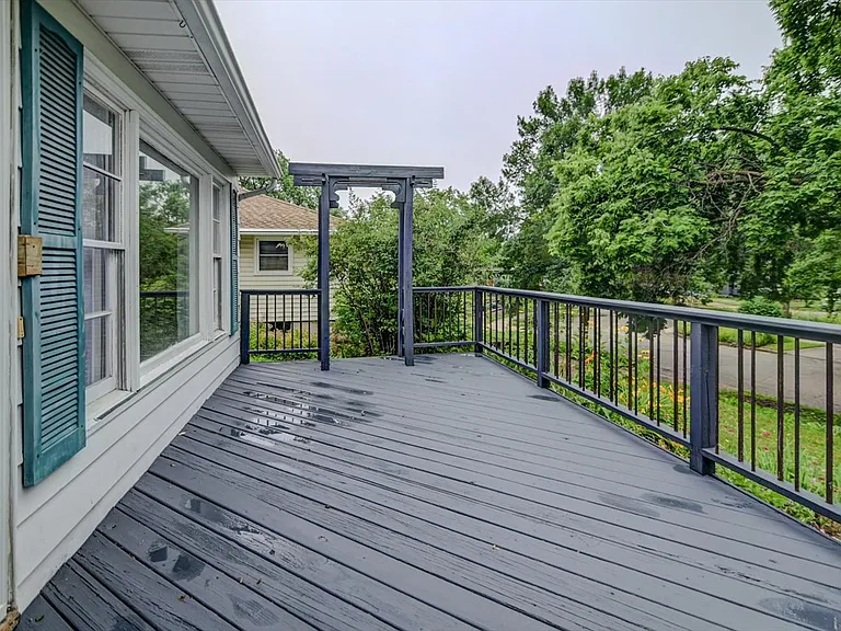 10 Bradford Ln — Photo 3