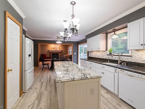 5th image of 8275 Ashford St