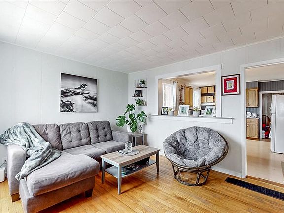 4th image of 1464 Topsail Road
