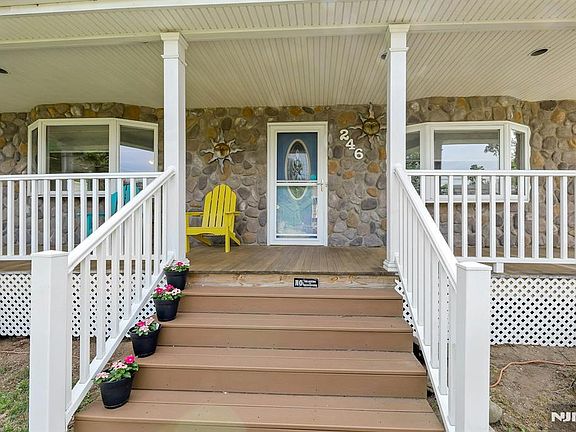 4th image of 246 Highland Ave