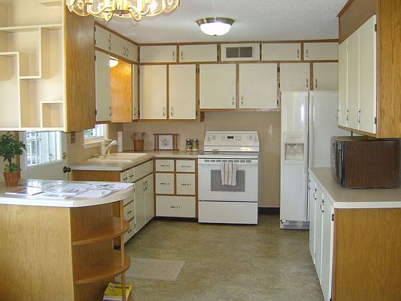 2nd image of 2115 Hoeschler Dr