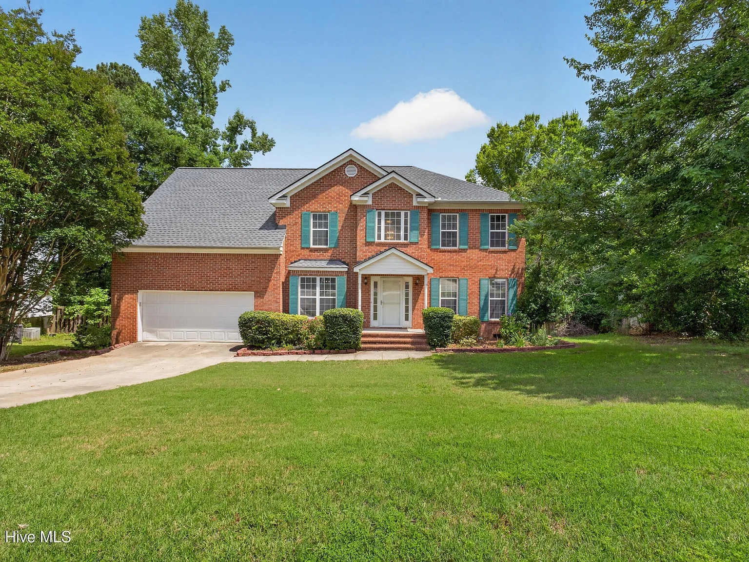 5 bed, 2.5 bath, 2569 sqft, $2,300 — Photo 1