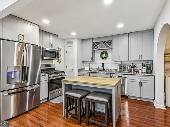 3rd image of 5430 Carol Cir SW