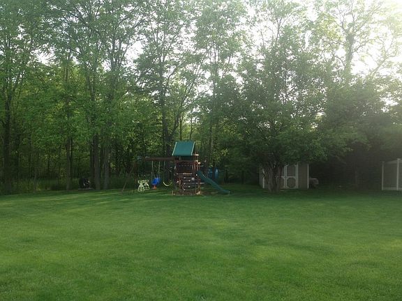 Wooded area in back yard.
						:
						House backs up to woods unlike most houses in the addition. No Neighbors!