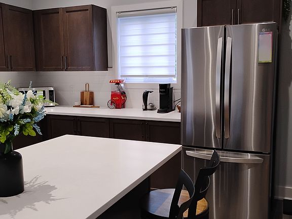3rd image of 4129 Acheson Ave #5