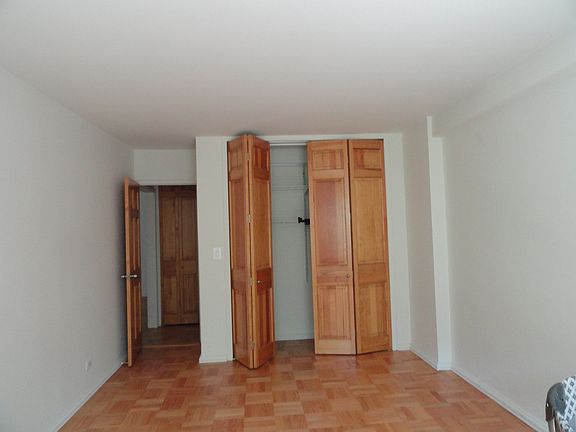 4th image of 401 E 81st St APT 3L