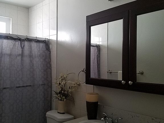 3rd image of 14015 Oxnard St #7