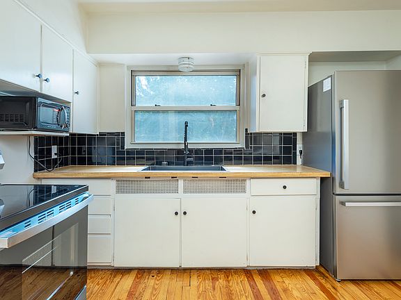 4th image of 279 Kimberly Ave APT 6