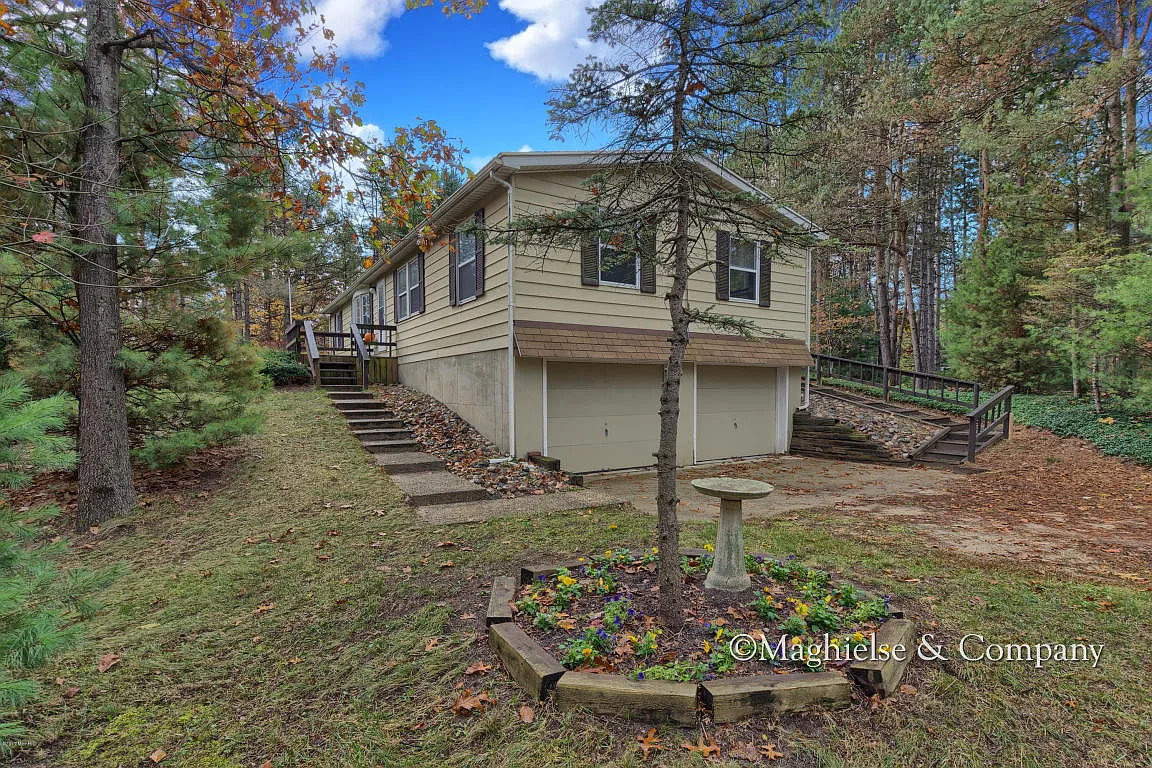 5901 Egypt Valley Ave NE photo 1