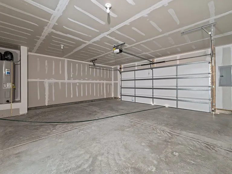 825 Basswood Glen Trl — Photo 26