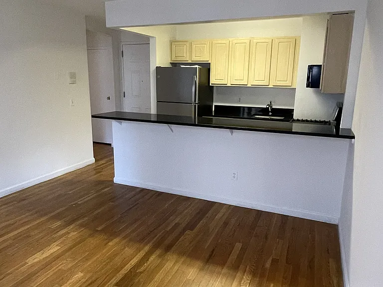 619 E 11th St #4A — Photo 5