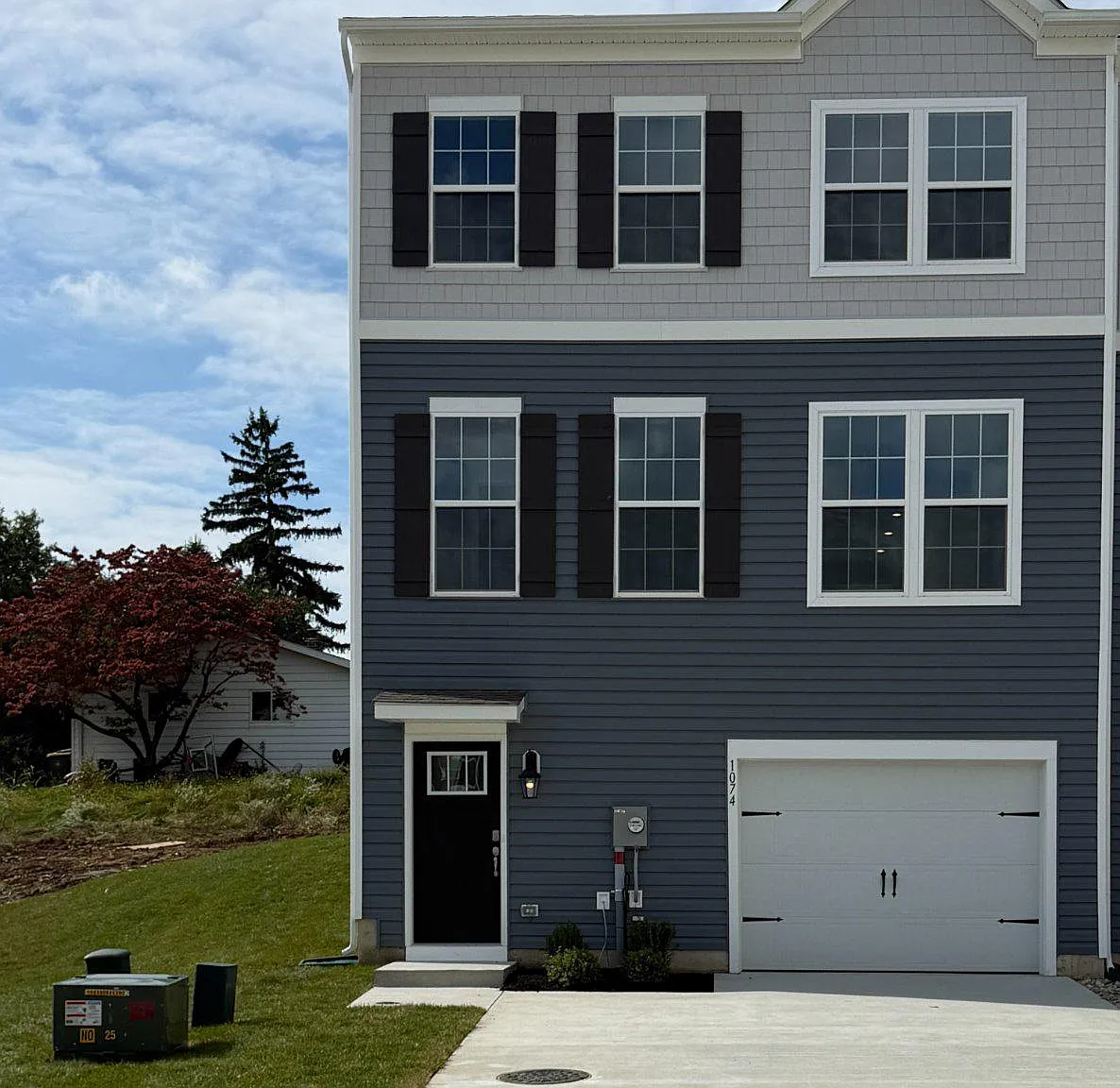 3 bed, 2.5 bath, 2208 sqft, $3,100 — Photo 1