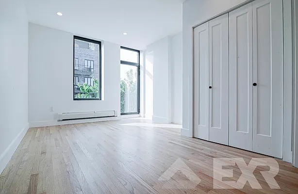 Rented by EXR | media 15