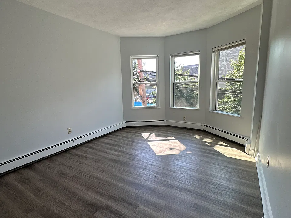 124 Berkshire St #2B