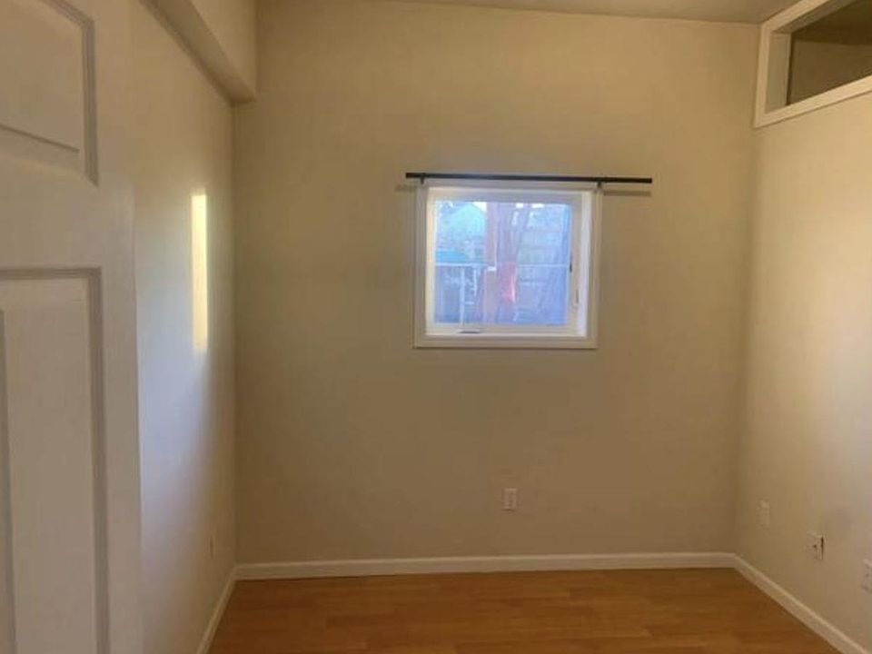 2nd image of 129 Broad St