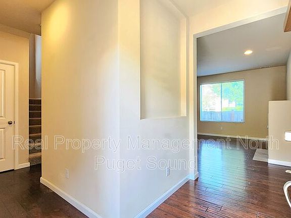 4th image of 9207 1st St SE